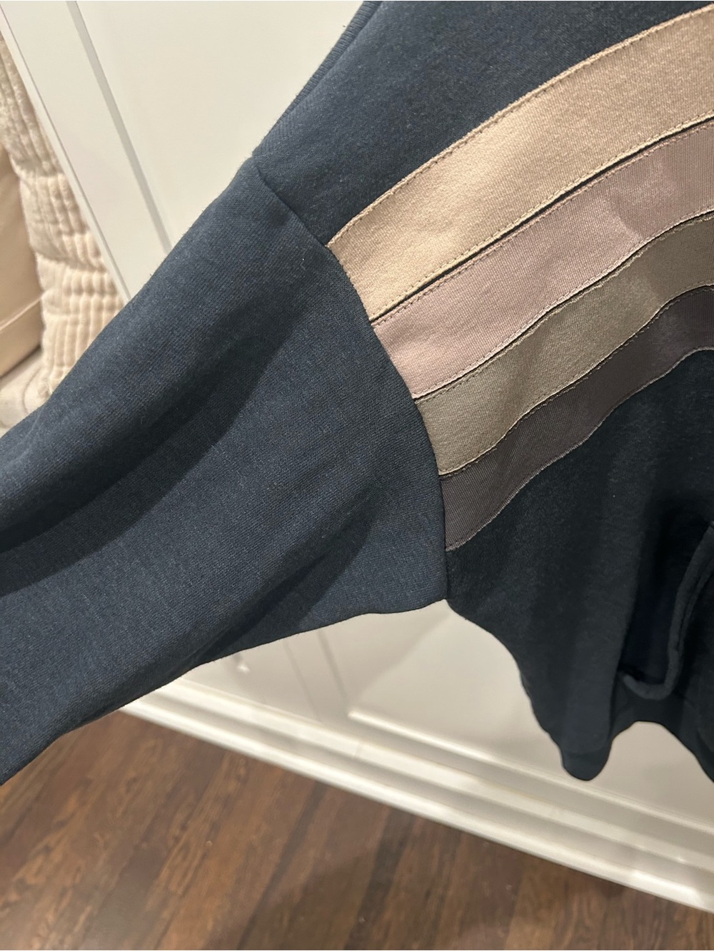 EUC Aviator Nation Unisex Wave Stripe 4 Pullover Hoodie Relaxed -CHARCOAL Size S - Picture 5 of 6